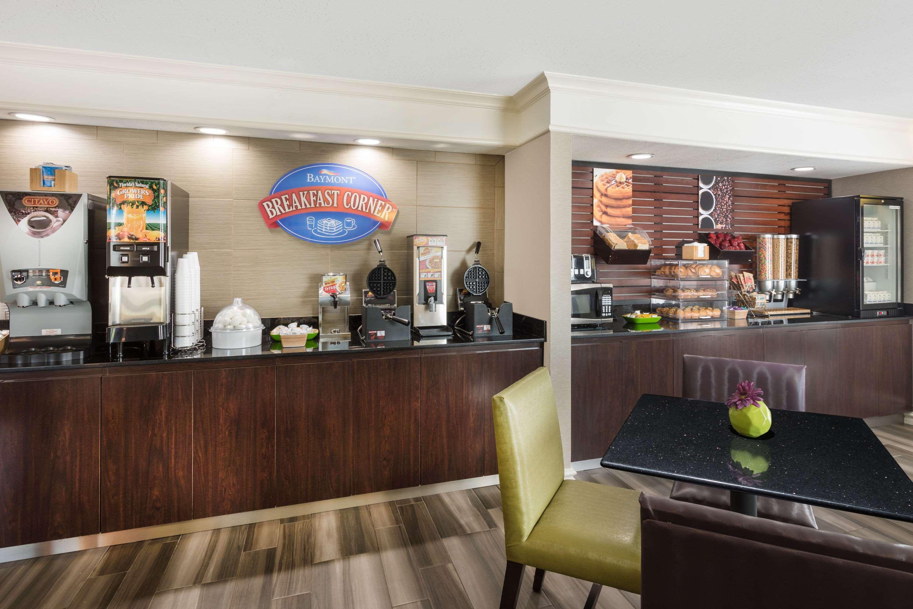 Baymont By Wyndham Greenville Woodruff Rd Exterior photo