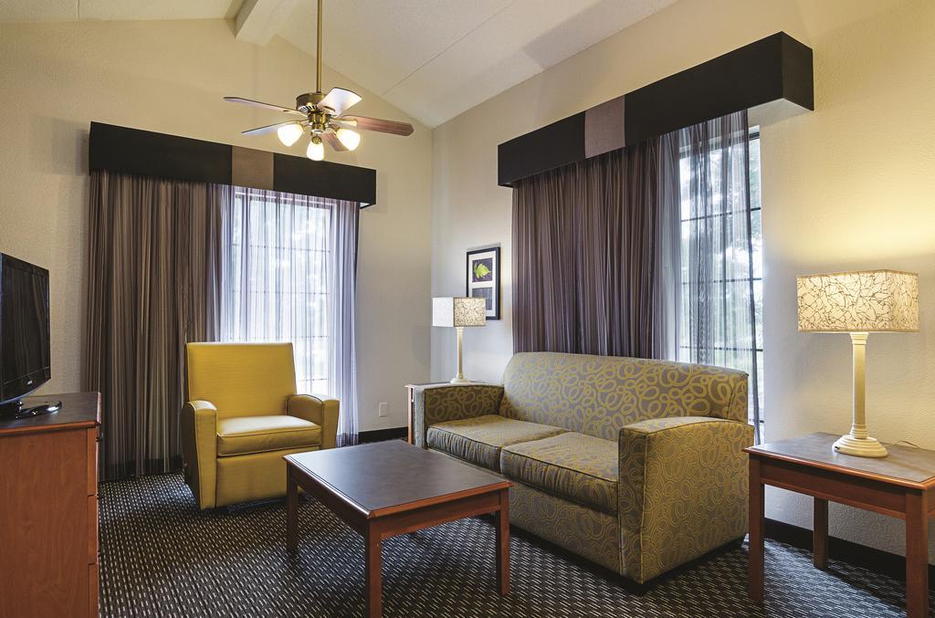Baymont By Wyndham Greenville Woodruff Rd Exterior photo