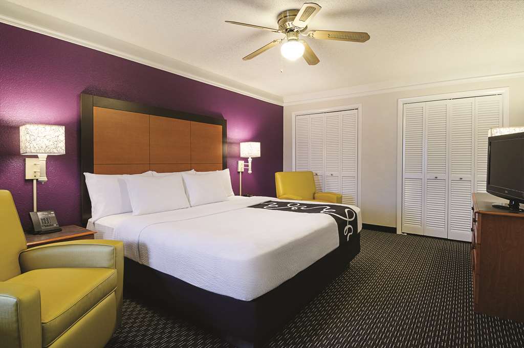 Baymont By Wyndham Greenville Woodruff Rd Room photo