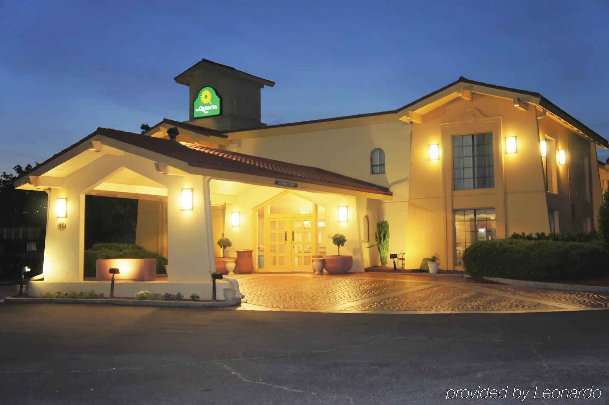 Baymont By Wyndham Greenville Woodruff Rd Exterior photo