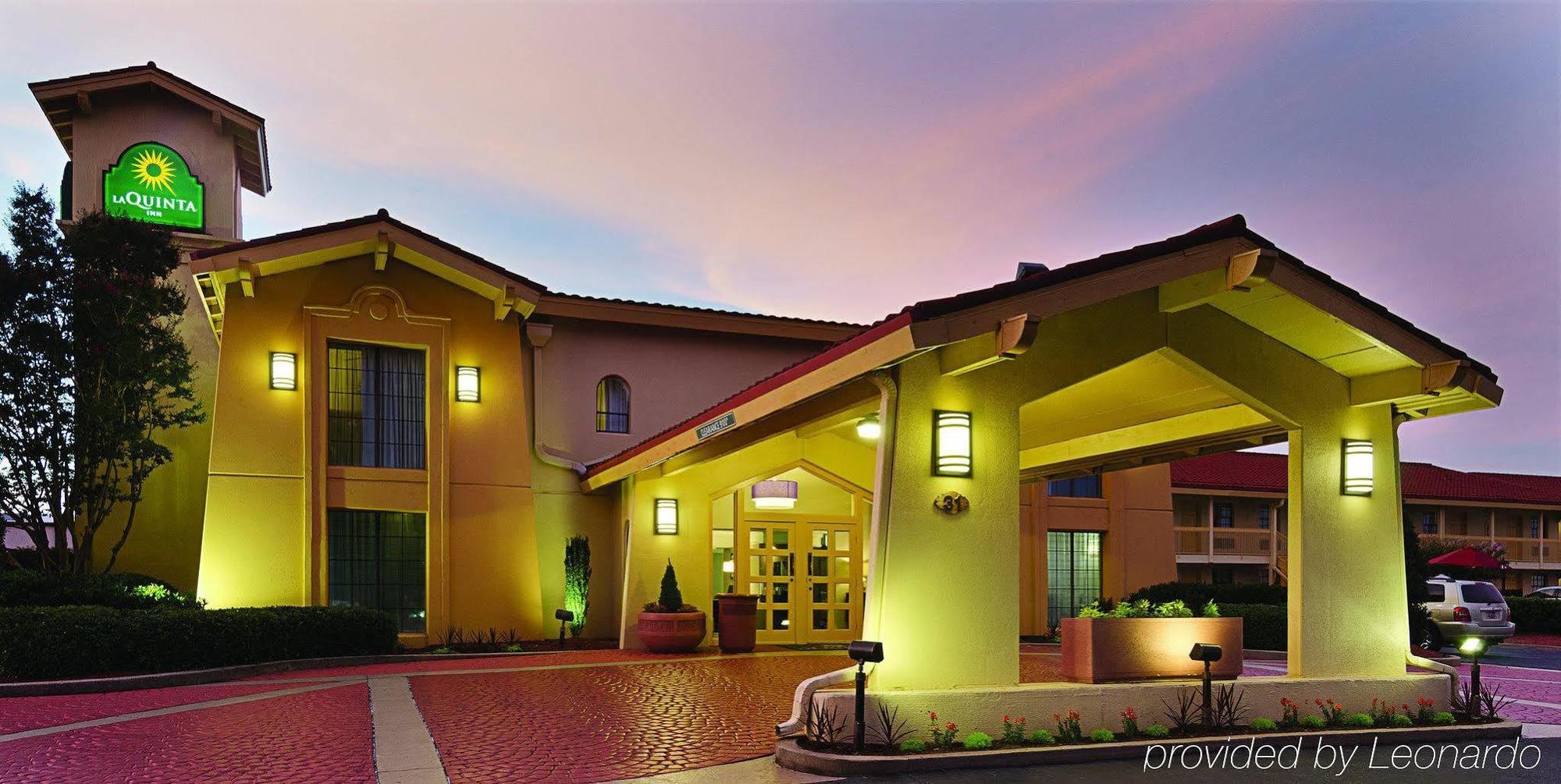 Baymont By Wyndham Greenville Woodruff Rd Exterior photo