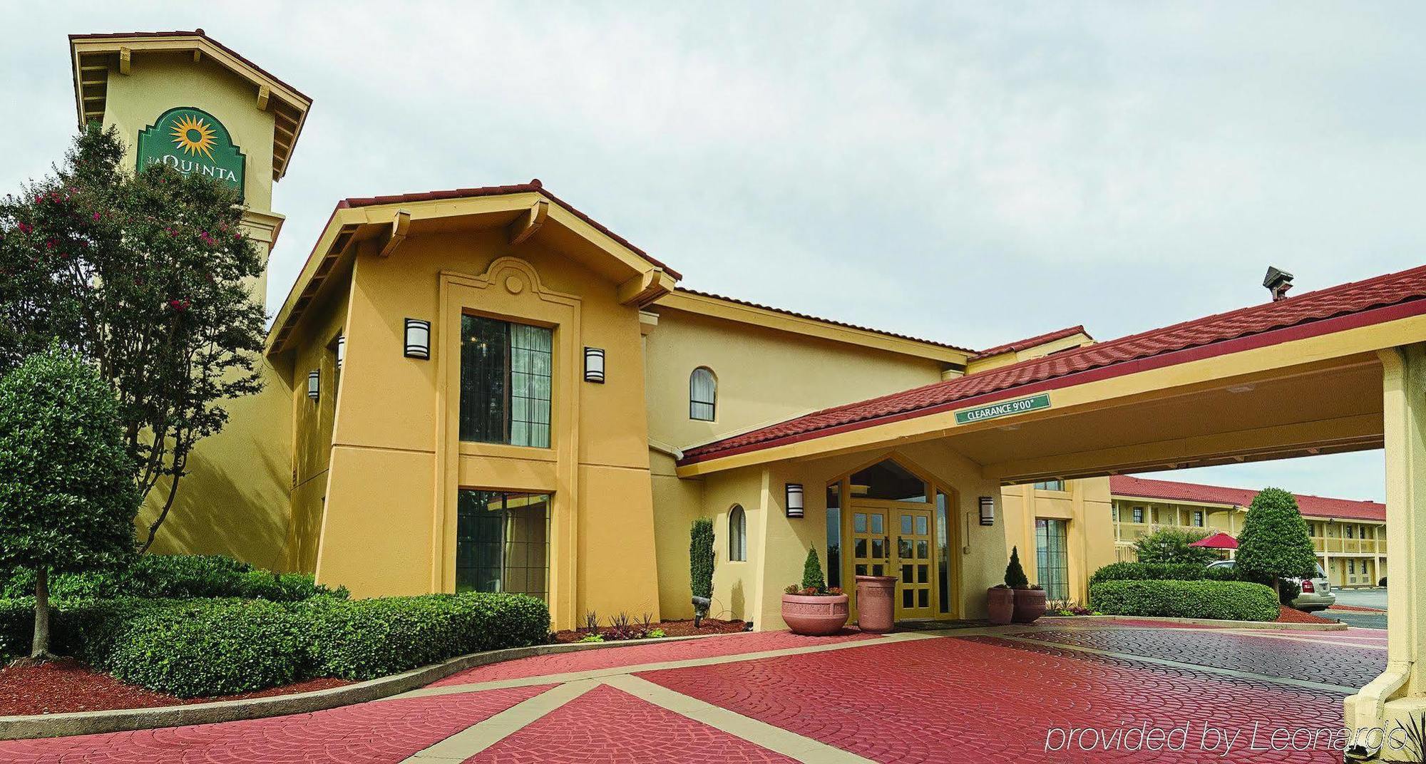 Baymont By Wyndham Greenville Woodruff Rd Exterior photo